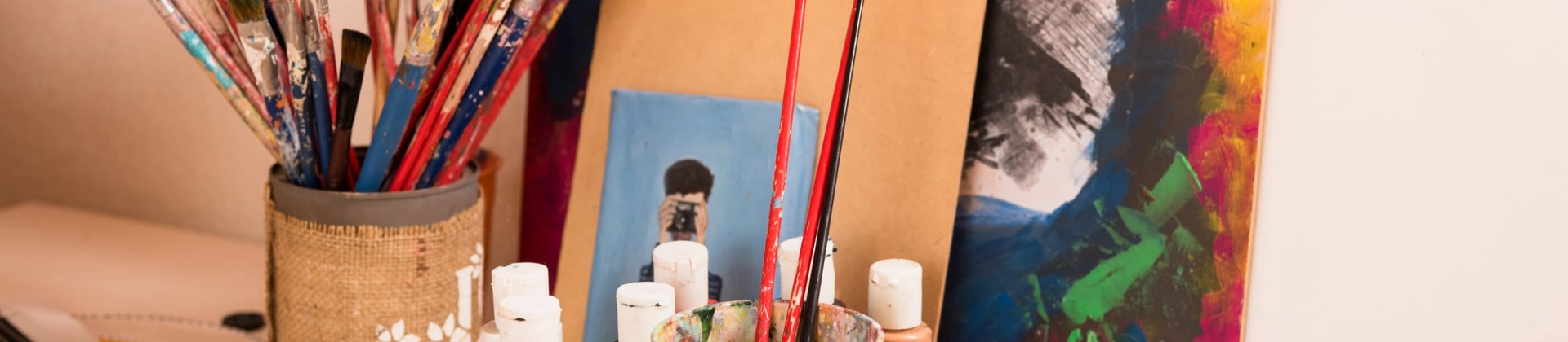 مستلزمات الفن والرسم